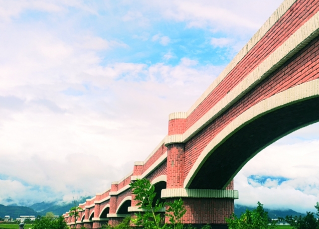 Er Ceng Ping Shui Bridge